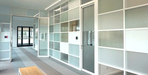 Flexible Wandsysteme für moderne Bürogebäude